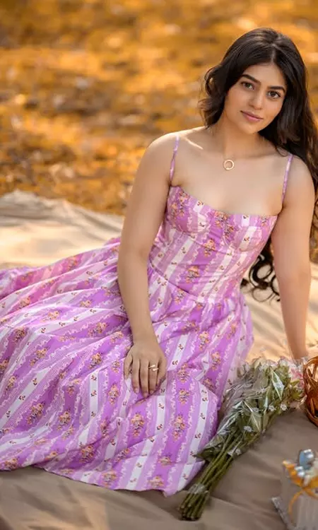 Graceful & Radiant: Bandhavi Sridhar’s Stunning Picnic-Style Photoshoot