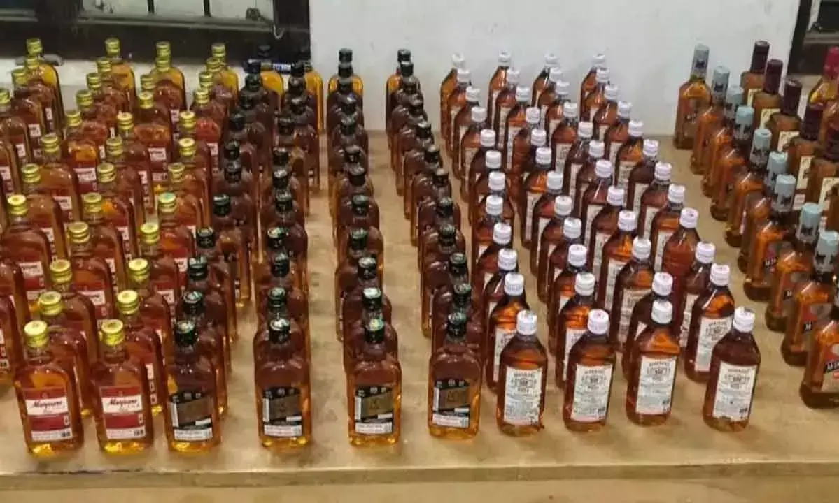 మరీ ఇంత ముదురు కేసేంటి వరలక్ష్మి?