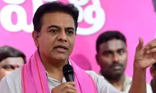 సెలబ్రిటీల డాన్సులు.. చేనేత ర్యాంప్ వాక్.. కేటీఆర్‌కు ఎంపీ ఘాటు కౌంటర్!