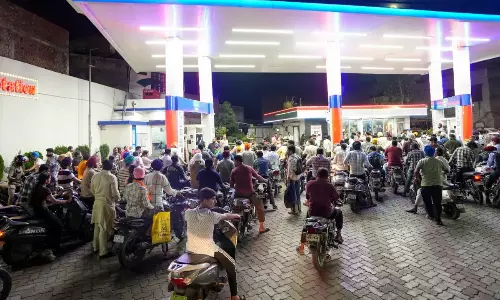 పెట్రోల్‌.. డీజిల్ ధ‌ర‌ల పెంపులేదన్న‌ కేంద్రం.. న‌మ్మొచ్చా? గ‌తంలో ఏం జ‌రిగింది?