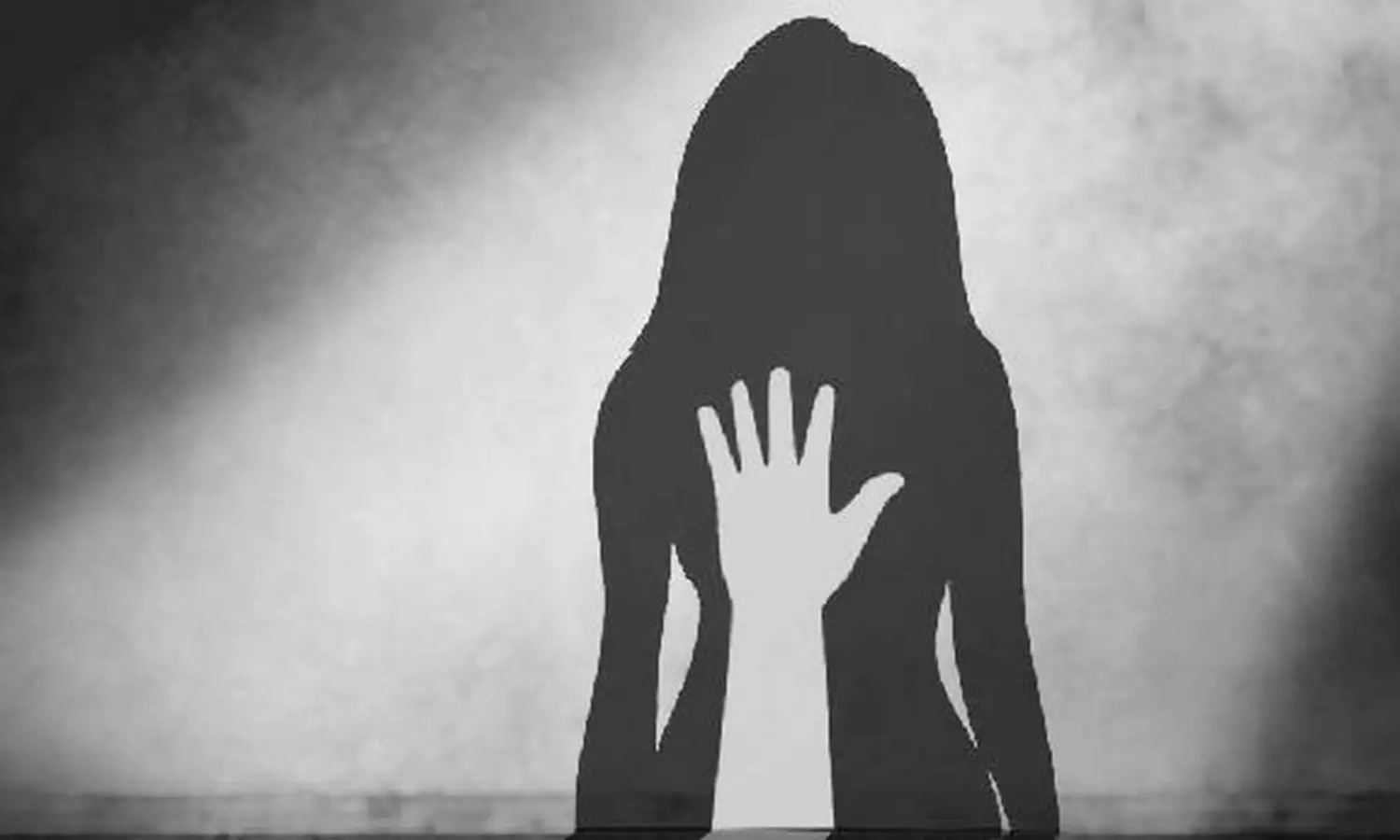 విశాఖ ట్రైన్ లో మహిళపై అత్యాచారం చేసిన సిబ్బంది