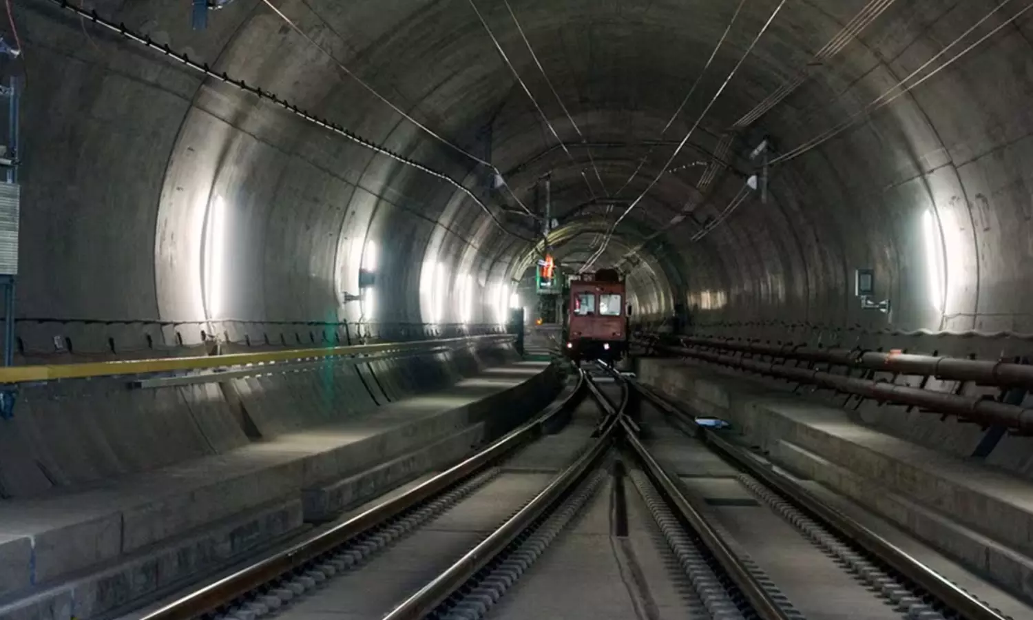 ప్రపంచంలోనే అత్యంత పొడవైన రైల్వే టన్నెల్.. స్విట్జర్లాండ్‌కు స‌వాల్!
