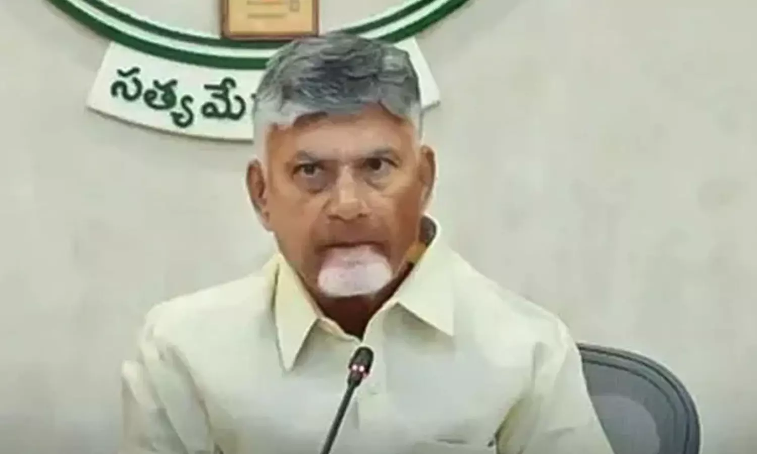 ఆన్‌లైన్‌లో రైలు టికెట్ బుక్ చేయ‌గ‌ల‌రా?:  మంత్రుల‌కు చంద్ర‌బాబు టెస్ట్‌!