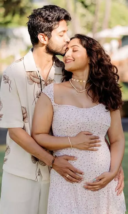 Star Actress Is Pregnant, Shares Happy News