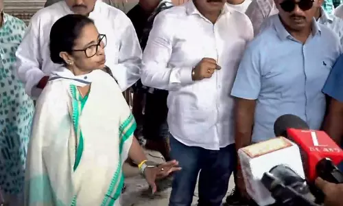 గమనించారా? 2011 మాదిరే.. 2026 పోలింగ్ వేళ.. సేమ్ లొకేషన్