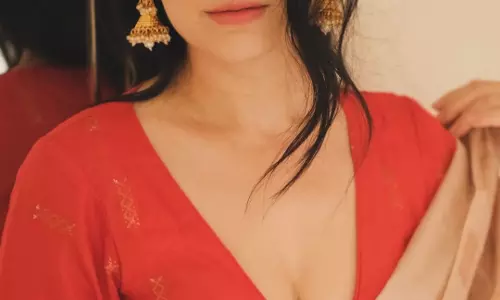 Sanjeeda Shaikh Turns Heads in Graceful Saree Look