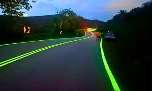 మలేషియా `గ్లో-ఇన్-ద-డార్క్` రోడ్ల ప్రయోగం: భార‌త‌దేశంలో ట్రై చేయాలంటే?