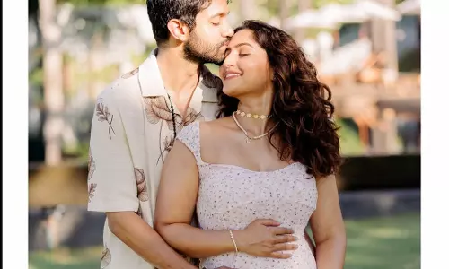 Star Actress Is Pregnant, Shares Happy News
