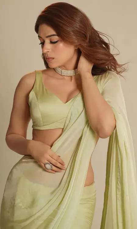 Shraddha Dass Saree Beauty Captivates Social Media Fans