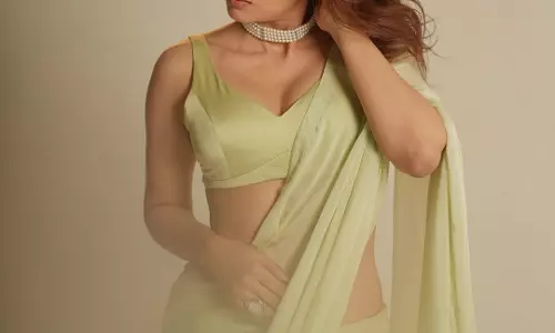 Shraddha Dass Saree Beauty Captivates Social Media Fans