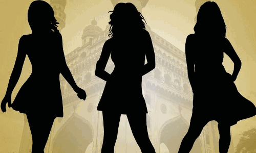 మ‌ట్టి క‌థ‌ల్లో మెరుస్తోన్న అందాల‌ భామ‌లు!