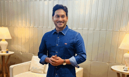 జగన్ స్టైల్ మార్చారా...వారితో కనెక్ట్ అయ్యేందుకేనా ?