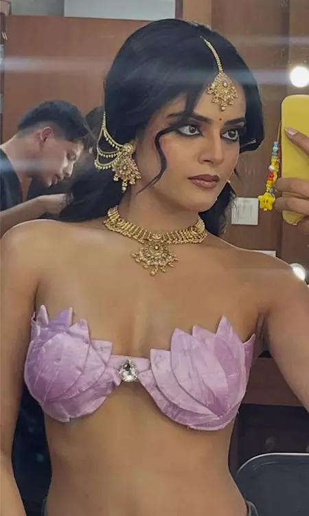 Riddhi Kumars Stunning BTS Moment