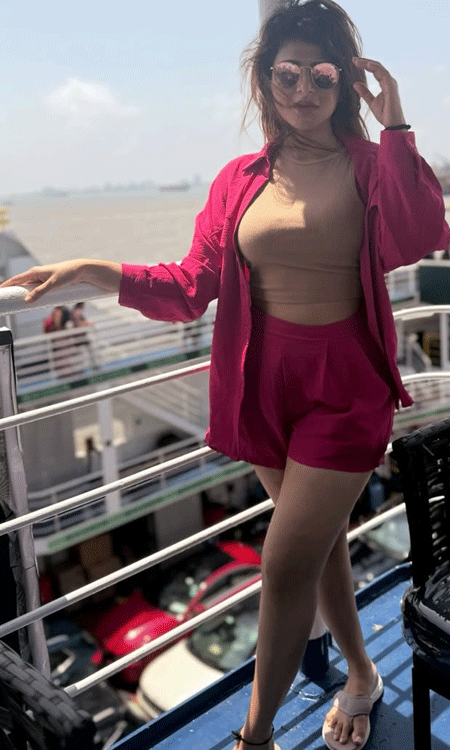 Iswarya Menon radiates peace in pink co-ord set by the sea