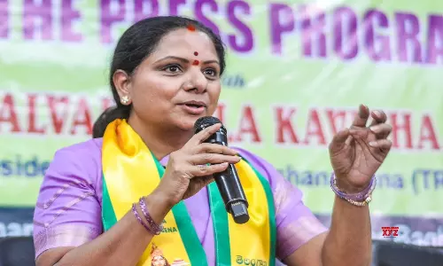 సిద్దాంత పరంగానే కేసీఆర్ తో యుద్ధం.. తండ్రి స్థానంపై సంచలన వ్యాఖ్యలు..