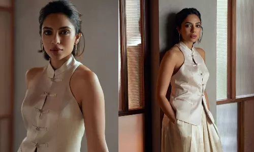 క్లాసీ లుక్‌తో మెరిసిన శోభిత..నెట్‌లో ట్రెండ్
