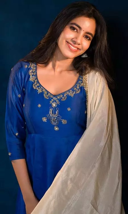 Shivani Nagaram Stuns in Elegant Blue Outfit