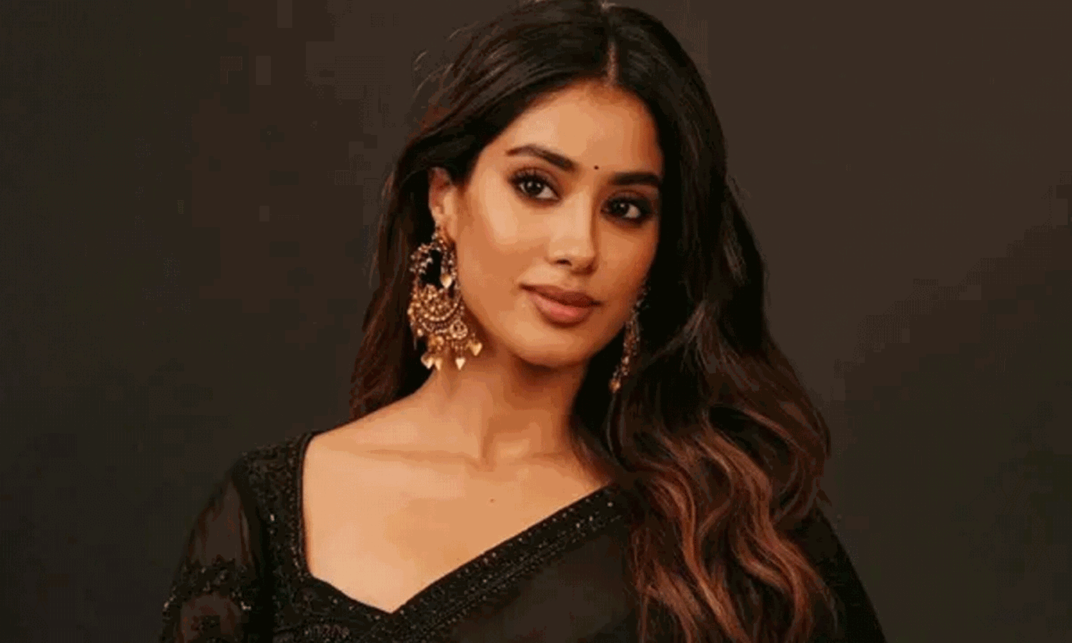 మందు బాటిల్ చూడ‌గానే నాలుక పిడ‌చ‌గ‌ట్టుకుపోయేది.. జాన్వీ ఒరిజిన‌ల్ ఫీలింగ్స్!