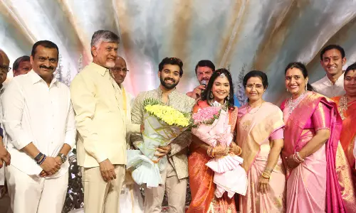 బండ్ల కుమార్తె నిశ్చితార్థం.. అంగుళీకాలు అందించి ఆశీర్వ‌దించిన చంద్ర‌బాబు-భువ‌నేశ్వ‌రి దంప‌తులు!
