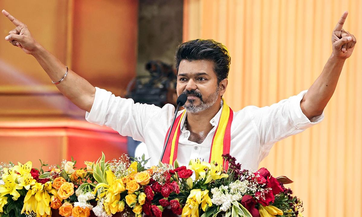 తమిళనాట విజయ్ ప్రభంజనం.. మరో ఎన్టీఆర్ కాబోతున్నారా? తమిళనాట విజయ్ ప్రభంజనం.. మరో ఎన్టీఆర్ కాబోతున్నారా?