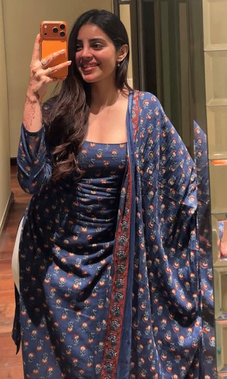 Kushitha Kallapu Radiates Charm in a Chic Mirror Moment
