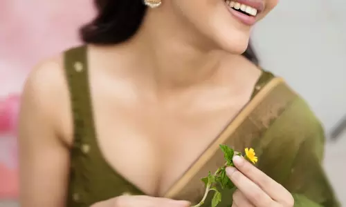 Nabha Natesh Stuns in Elegant Saree Look with Timeless Grace