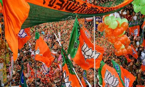 అంతా కాషాయమయం...దేశం బీజేపీ వశం  !