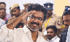 గవర్నర్ అపాయింట్ మెంట్.. ఎవరి చేతులు కలుపుతాడు విజయ్? తమిళనాడులో ఉత్కంఠ రాజకీయాలు