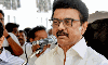 ఓడించిన ప్రజల వద్దకు స్టాలిన్