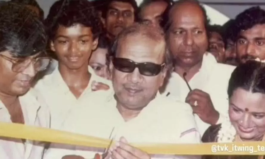పాత చిత్రం.. ఒక కొత్త చరిత్ర.. తమిళనాడులో సంచలనం రేపుతున్న ఆర్జీవీ ట్వీట్