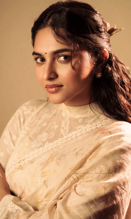 Kayadu Lohar Stuns in Elegant Floral Look as Her Career Rises Across Industries