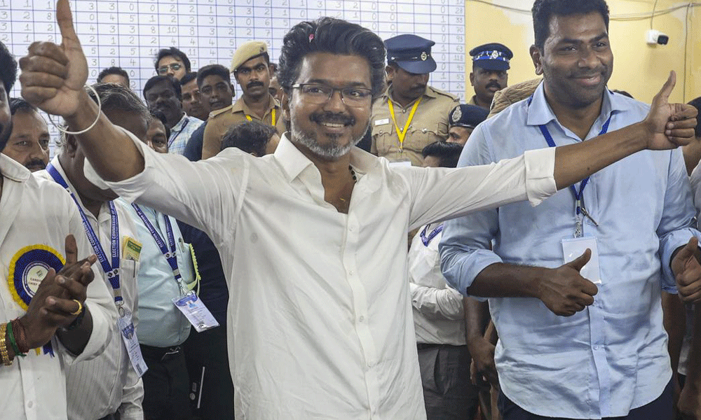 టీవీకే విజయ్ ని చూసి...బాబు రేవంత్ కి ఇబ్బందేనా ?