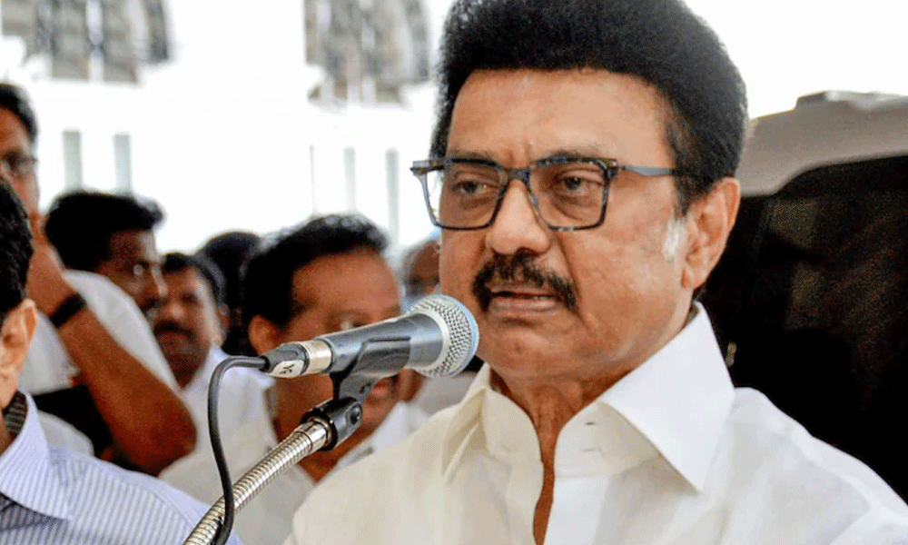 ఓడించిన ప్రజల వద్దకు స్టాలిన్
