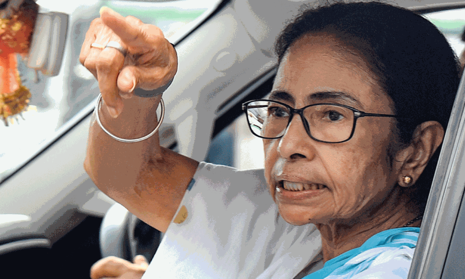 బర్తరఫ్...మమత సానుభూతి కోరుకుంటున్నారా ?