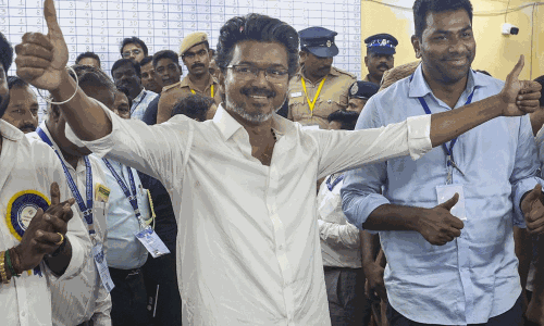 టీవీకే విజయ్ ని చూసి...బాబు రేవంత్ కి ఇబ్బందేనా ?