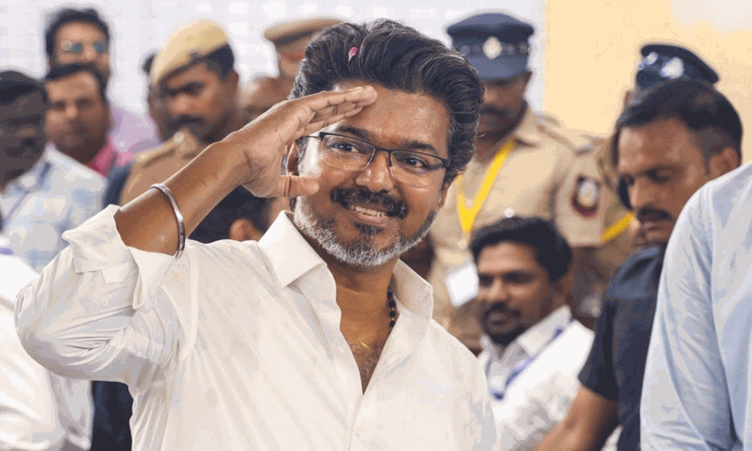 బీజేపీని పిలిచారు...విజయ్ కి మాత్రం ?