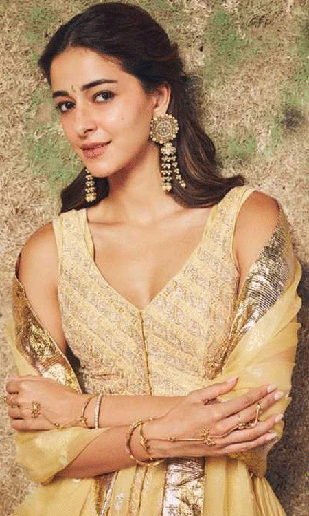 Ananya Pandays Golden Glow: Loving Every Bit of #Khasiyat from Chand Mera Dil