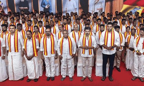 విజయ్ ఎమ్మెల్యేలు అంటే...ఇది కదా అసలైన మార్పు