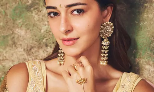 Ananya Pandays Golden Glow: Loving Every Bit of #Khasiyat from Chand Mera Dil