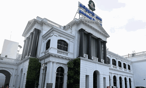 త్రిశంకు స్వర్గంలో తమిళనాడు...ప్రభుత్వం లేదు !