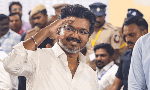 బీజేపీని పిలిచారు...విజయ్ కి మాత్రం ?
