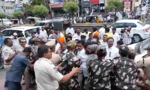 కరీంనగర్‌లో రాజకీయ రచ్చ: గంగుల క్యాంప్ ఆఫీస్‌పై దాడి.. రణరంగంగా జిల్లా