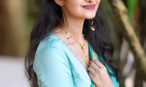 Manasa Varanasi Stuns in Turquoise Saree With Graceful Outdoor Look