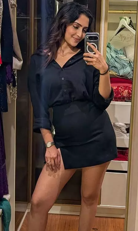 Reba Monica John Shines in Elegant Black Outfit
