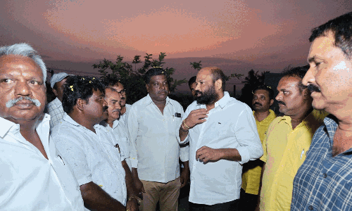 మాస్‌+క్లాస్‌.. యార్ల‌గ‌డ్డ వెంక‌ట్రావు స్ట‌యిలే వేర‌యా.. !