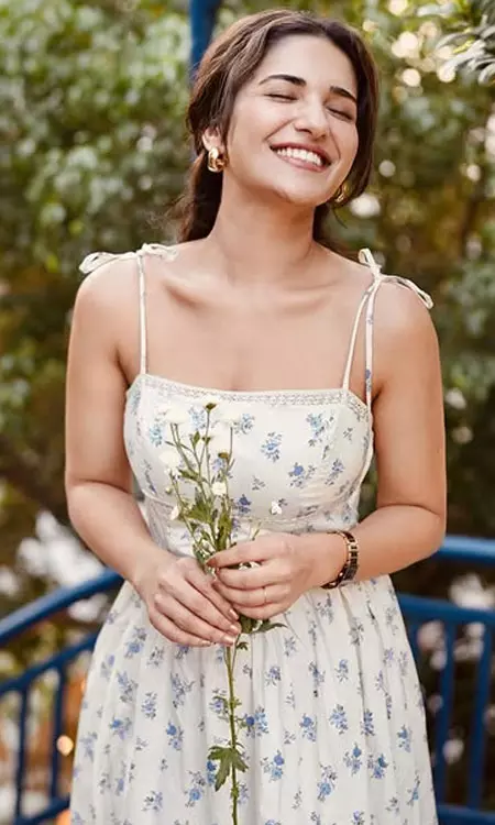 Ruhani Sharma’s Beautiful Smile Steals the Spotlight