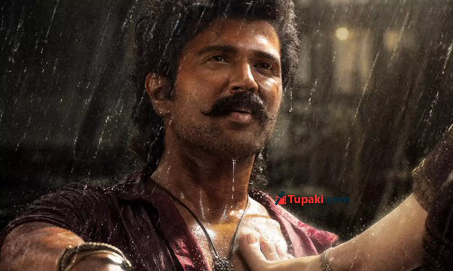 Bday Treat: Vijay Devarkonda Surrenders To Love