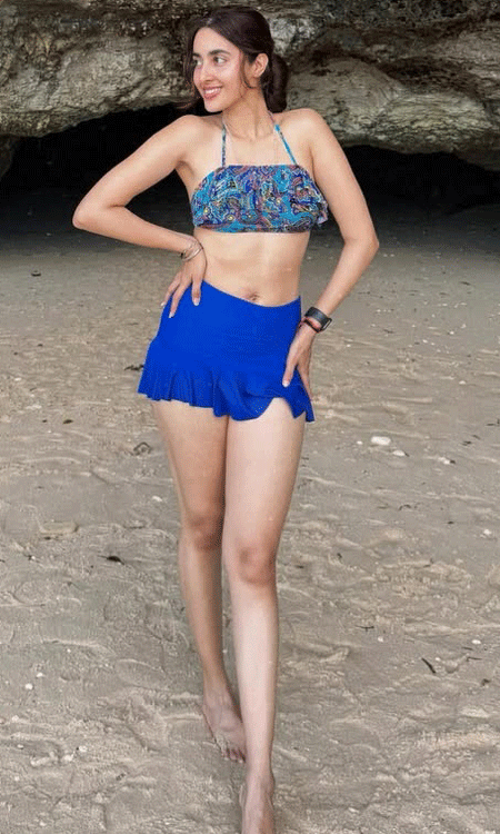 Simrat Kaur Randhawa Turns Up The Heat With Stunning Beach Fashion