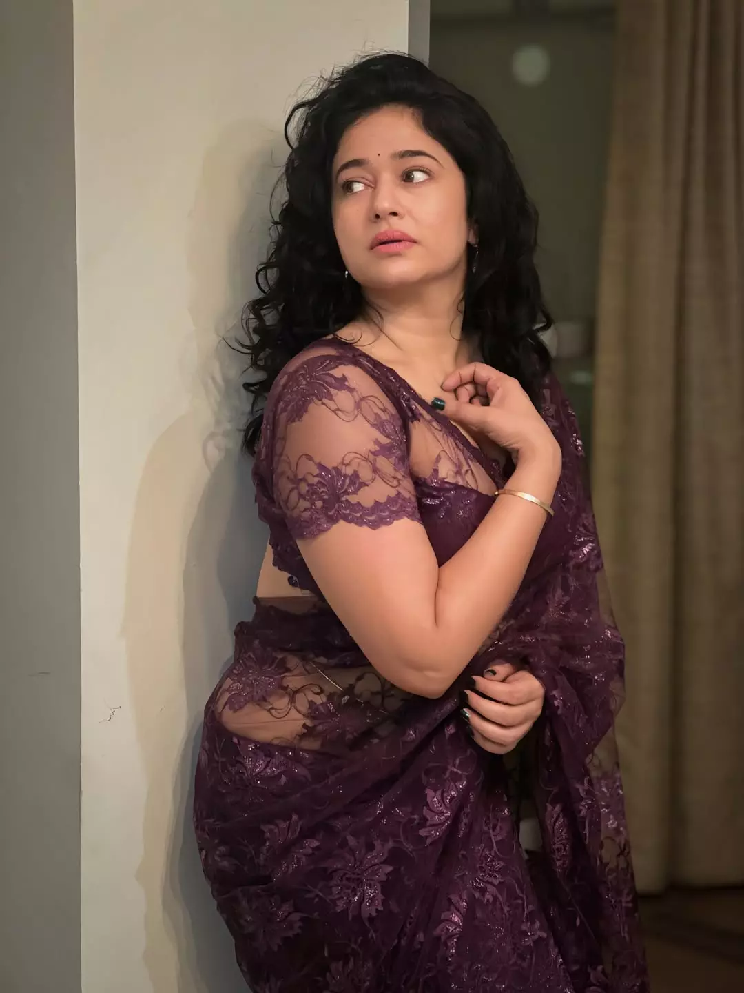 Poonam Bajwa in Ethnic Glamour: A Picture-Perfect Frame Poonam Bajwa in Ethnic Glamour: A Picture-Perfect Frame