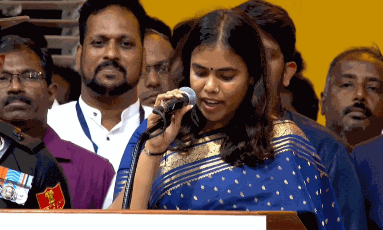 విజయ్ కేబినెట్లో తెలుగు మహిళ.. టీడీపీ సోషల్ మీడియా నుంచి తమిళనాడు మంత్రివర్గం వరకూ కీర్తనా ప్రస్థానం! విజయ్ కేబినెట్లో తెలుగు మహిళ.. టీడీపీ సోషల్ మీడియా నుంచి తమిళనాడు మంత్రివర్గం వరకూ కీర్తనా ప్రస్థానం!